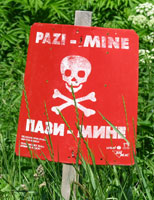 A sign indicating the presence of a mine field. Such mine fields 
have significantly reduced the amount of farmable land in 
Bosnia-Herzegovina.